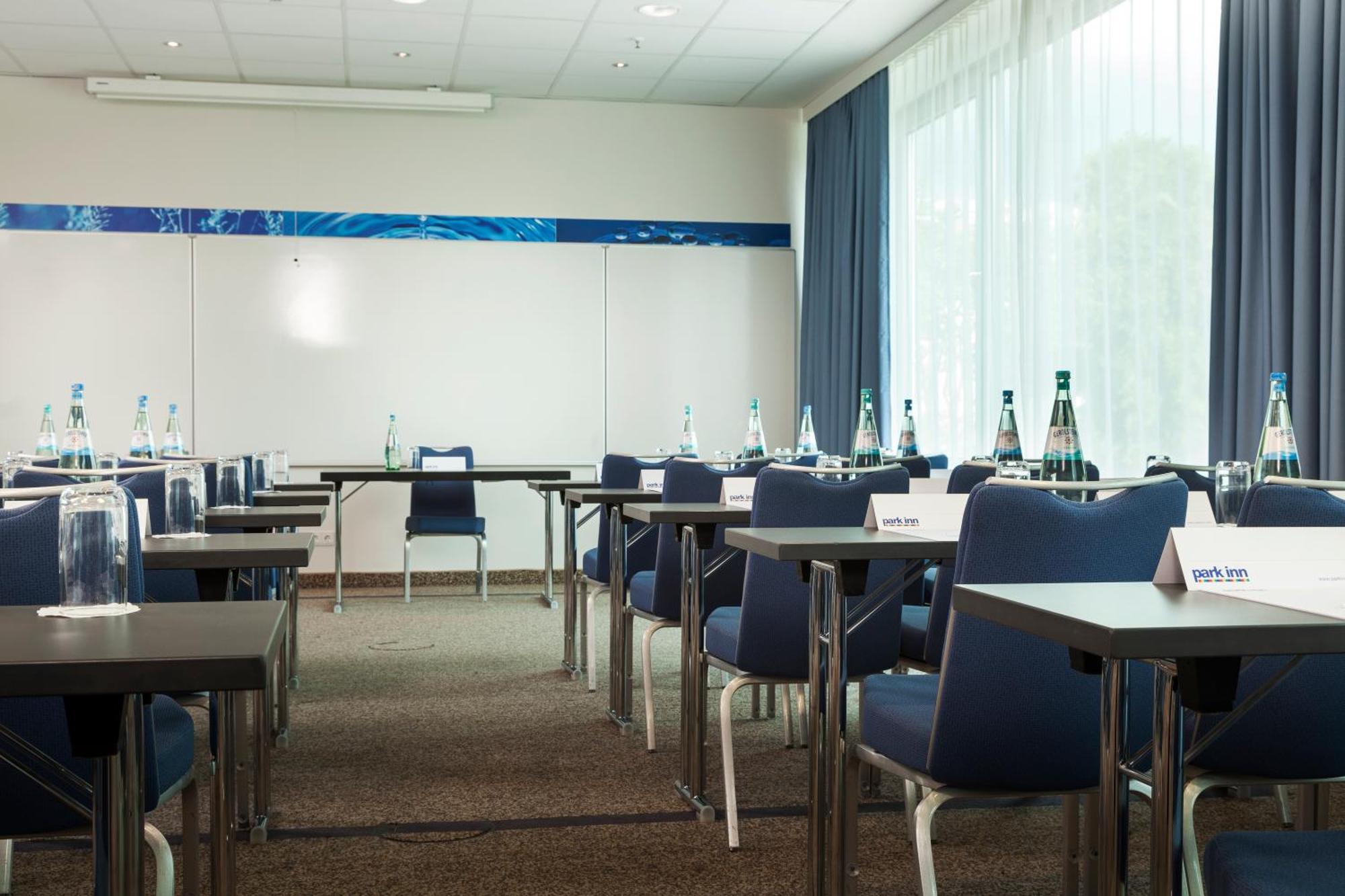 Park Inn By Radisson Frankfurt Airport Francfort-sur-le-Main Extérieur photo